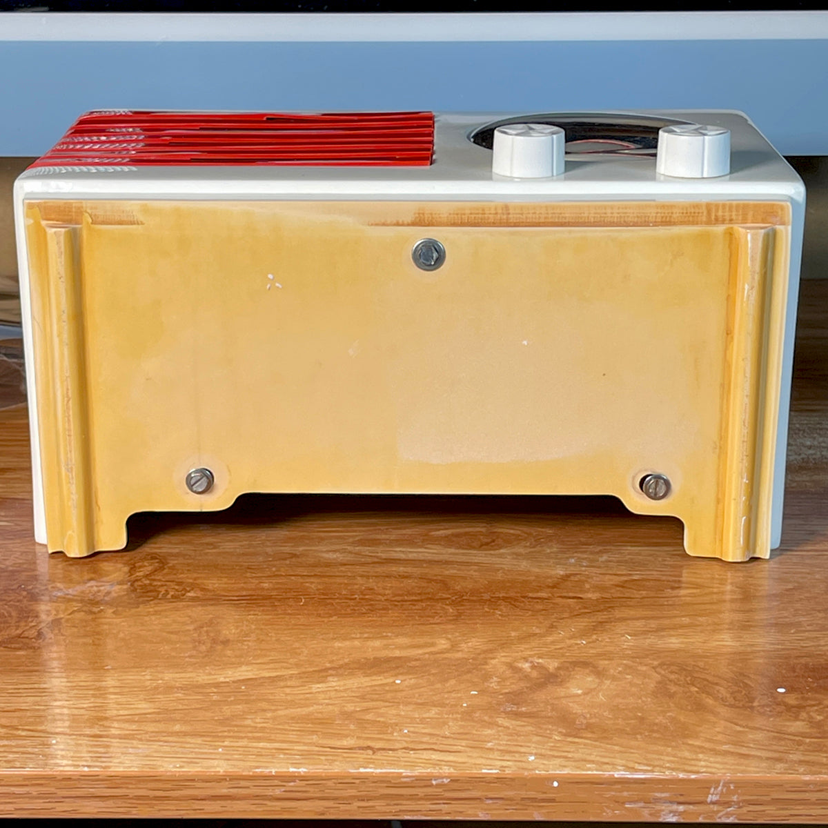 Emerson 400 "Patriot" Catalin Radio, White Restoration #2