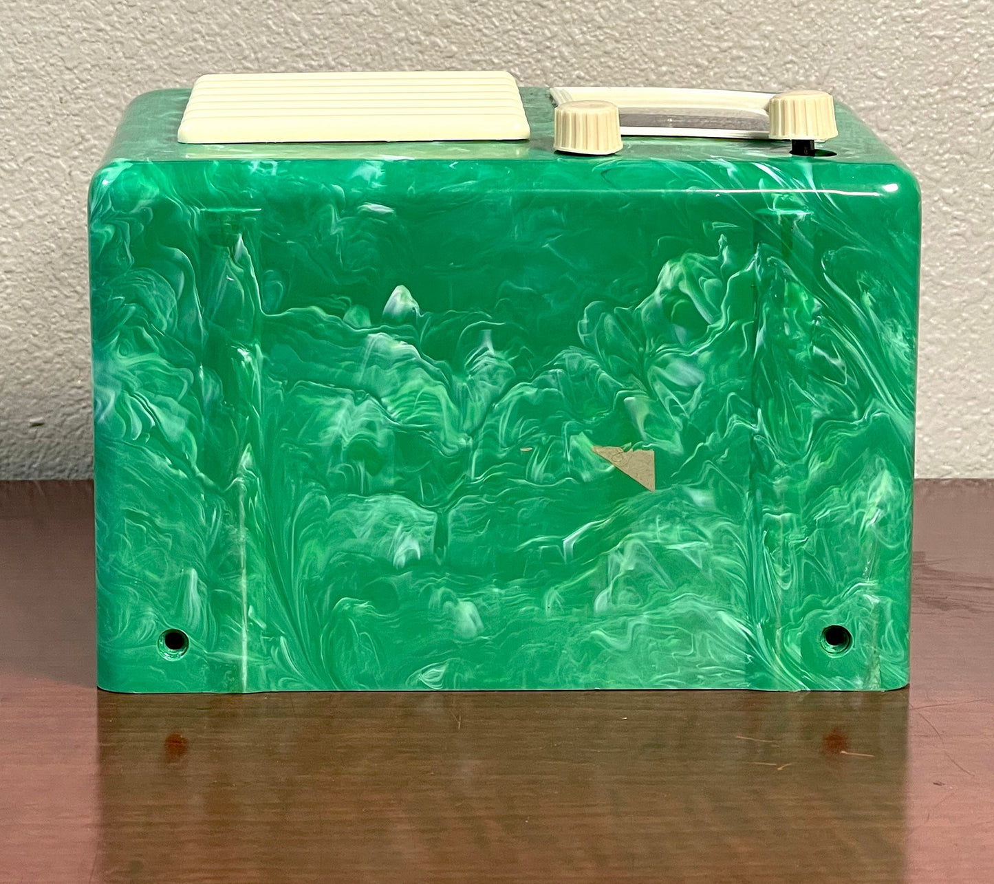 General Television A5A Green Swirl Bakelite Radio