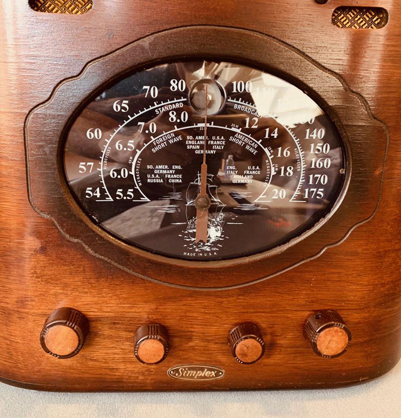 Simplex D, Deluxe Tombstone Tube Radio