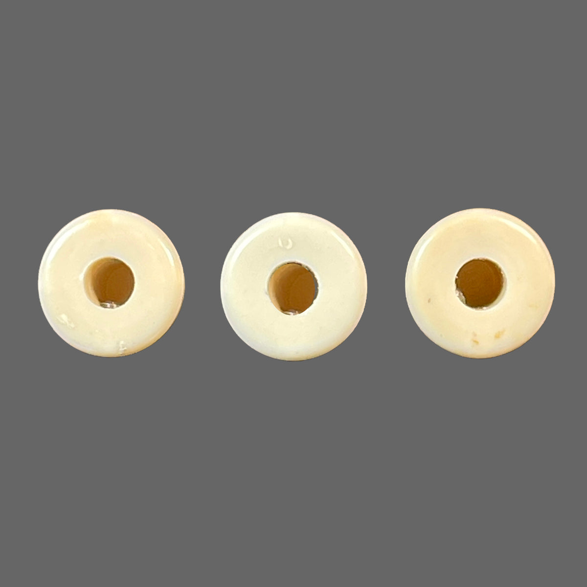 Acorn Plaskon Radio Knobs (3) With Set Screws- Ivory: Original Part