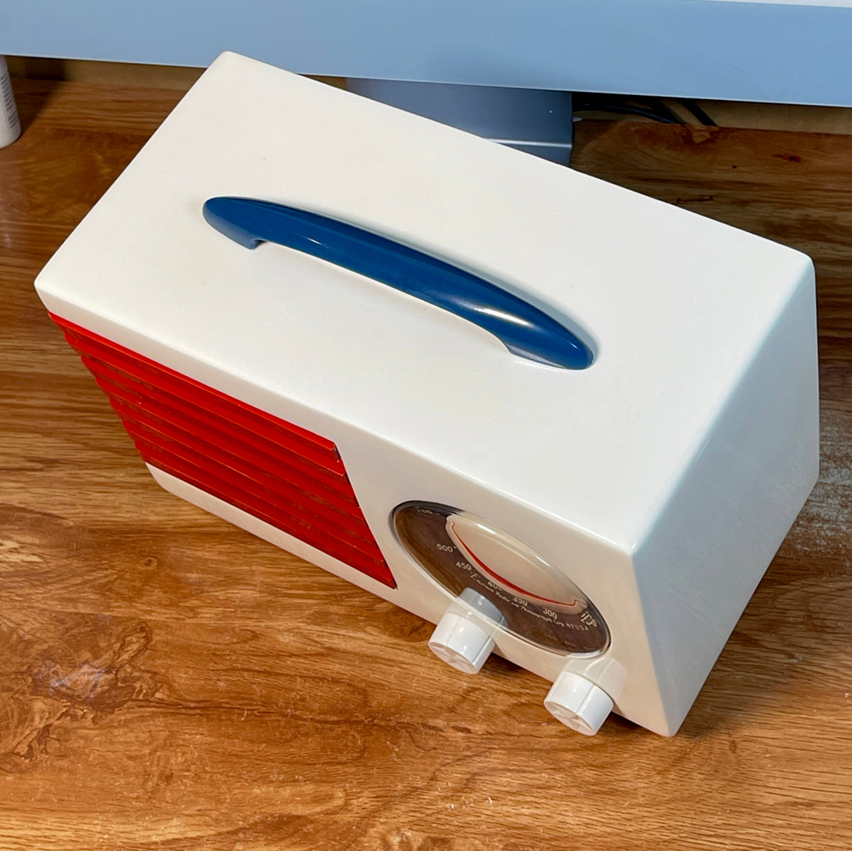 Emerson 400 "Patriot" Catalin Radio, White Restoration #2