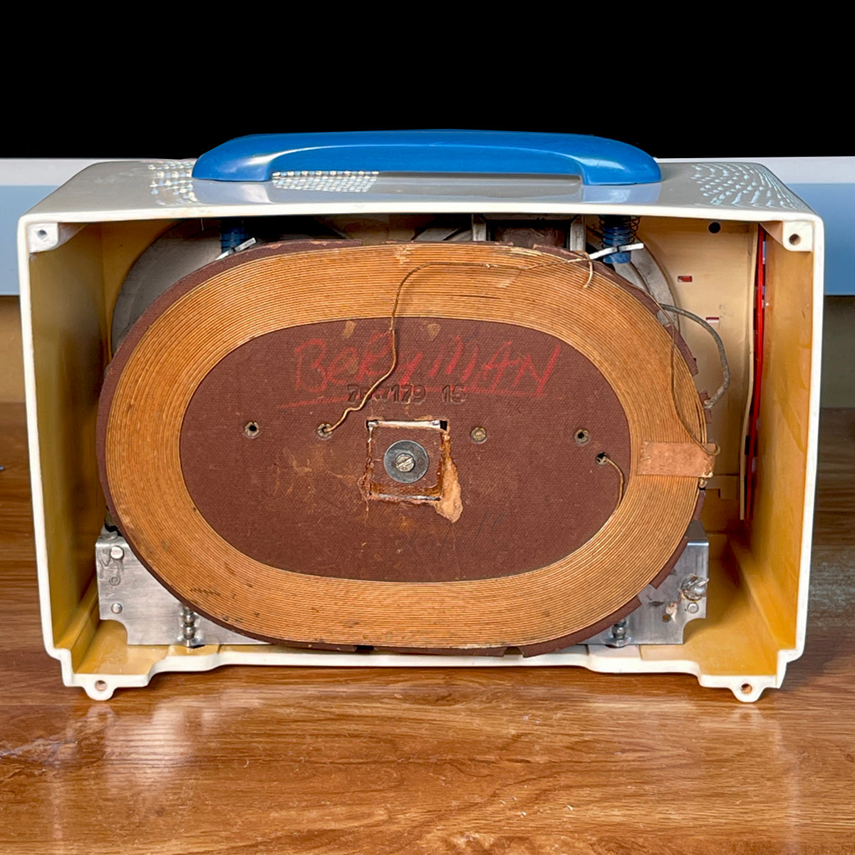 Emerson 400 "Patriot" Catalin Radio, White Restoration #2