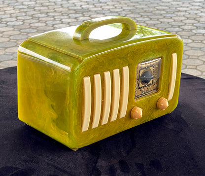 Beautiful Green Swirll Catalin Radio