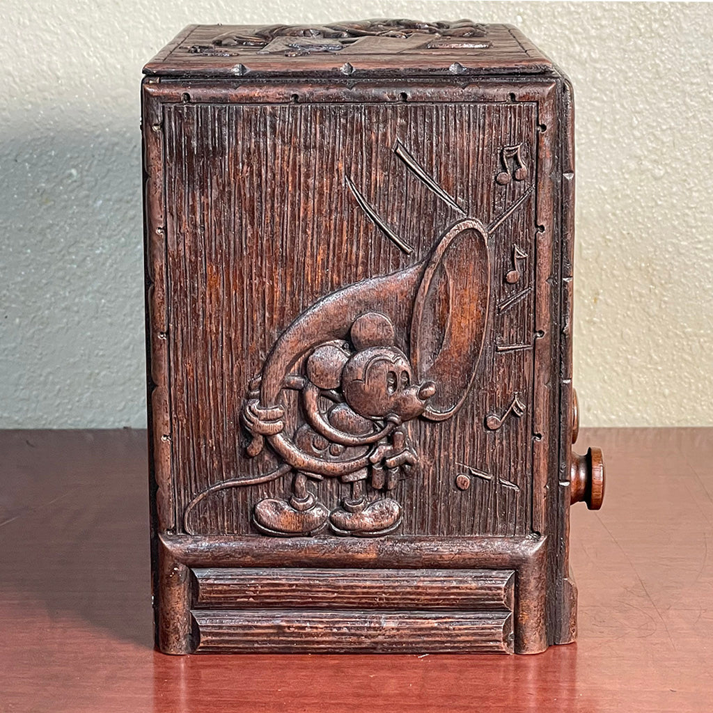 Emerson 411 Mickey Mouse radio in beautiful condition