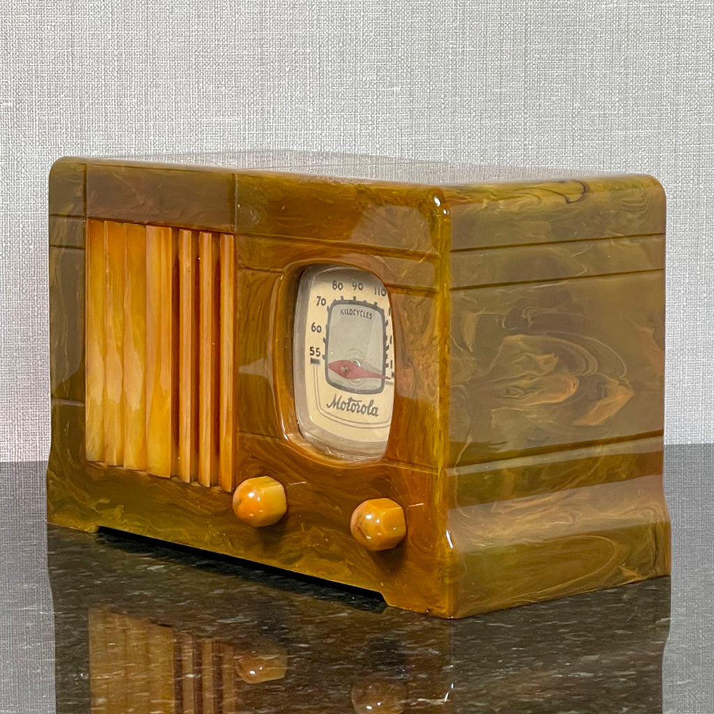 Pristine original Motorola 52 "Vertical Grille" Catalin Radio