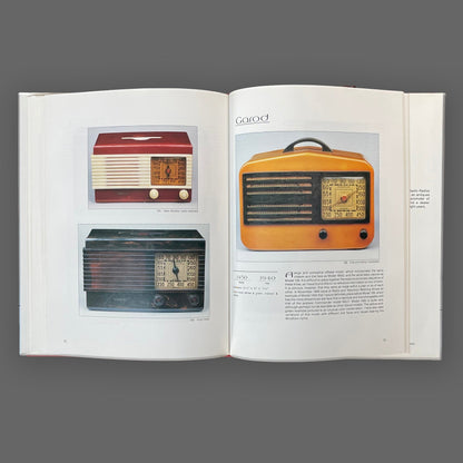Classic Plastic Radios of the 1930s-40s Book by John Sideli- Softcover (Good)