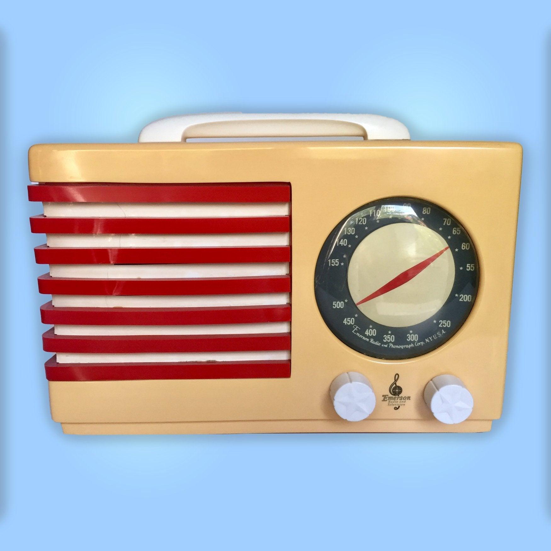 Emerson 400 "Patriot" Catalin Radio White, White and Red Grille