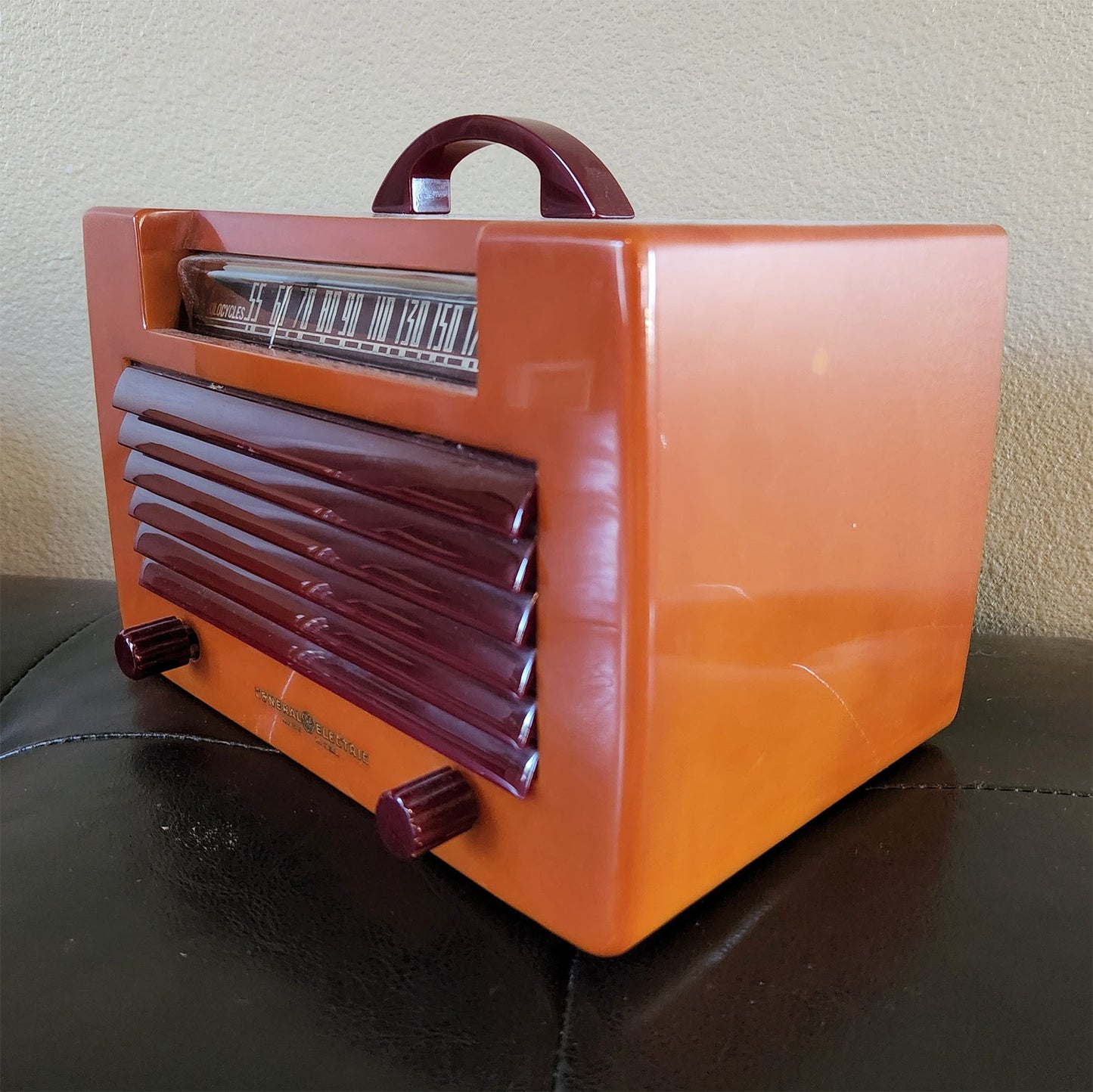 General Electric L570 Catalin Radio Butterscotch and Maroon