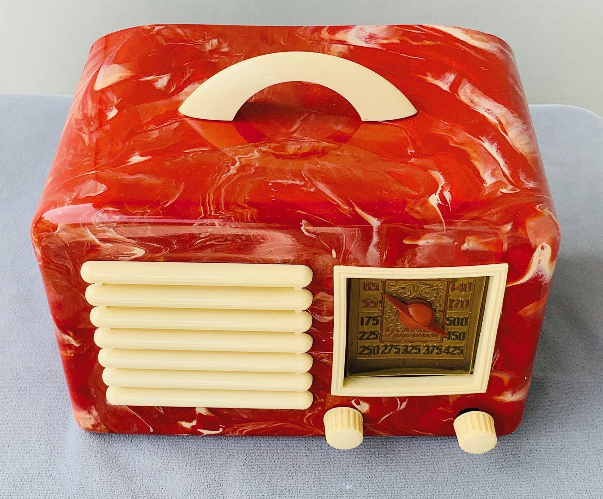 General Television Red Swirl 5A5 Bakelite Tube Radio