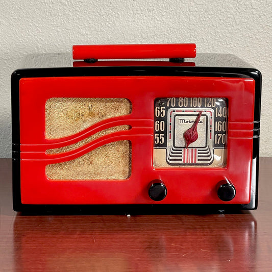 Motorola 51X15 "S" Grille Catalin Radio Black and Red