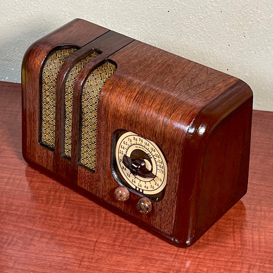 Copely Model 633 "Slant Front Design" Tube Radio